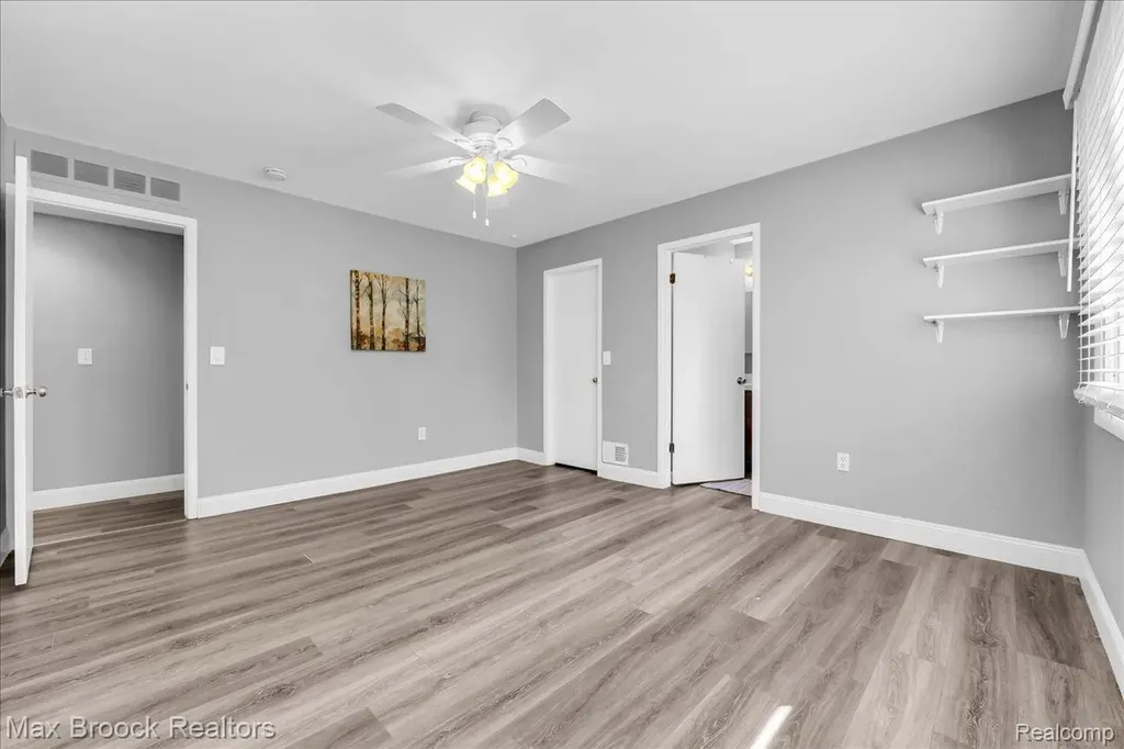 5229 Simpson Lake Road West Bloomfield Charter Township MI 48323