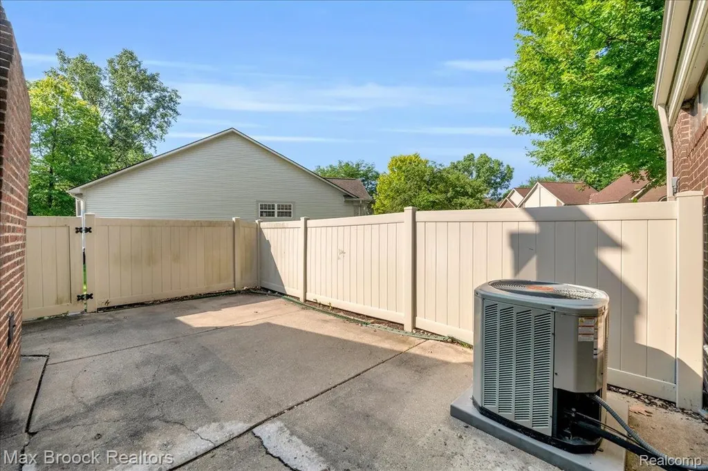 5229 Simpson Lake Road West Bloomfield Charter Township MI 48323