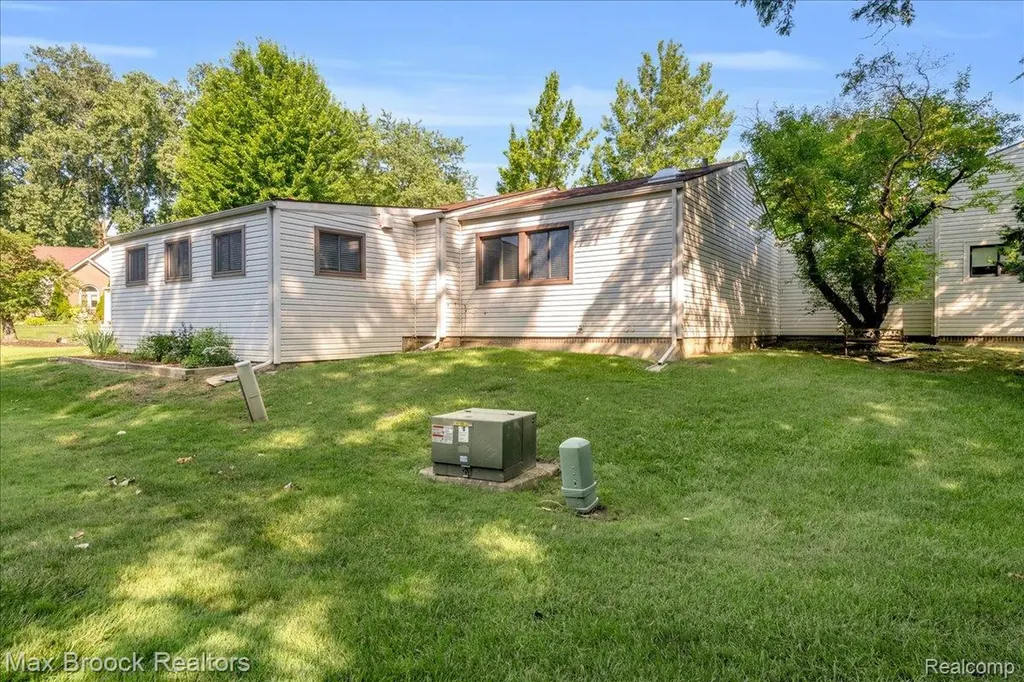 5229 Simpson Lake Road West Bloomfield Charter Township MI 48323