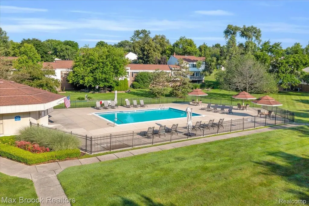5229 Simpson Lake Road West Bloomfield Charter Township MI 48323