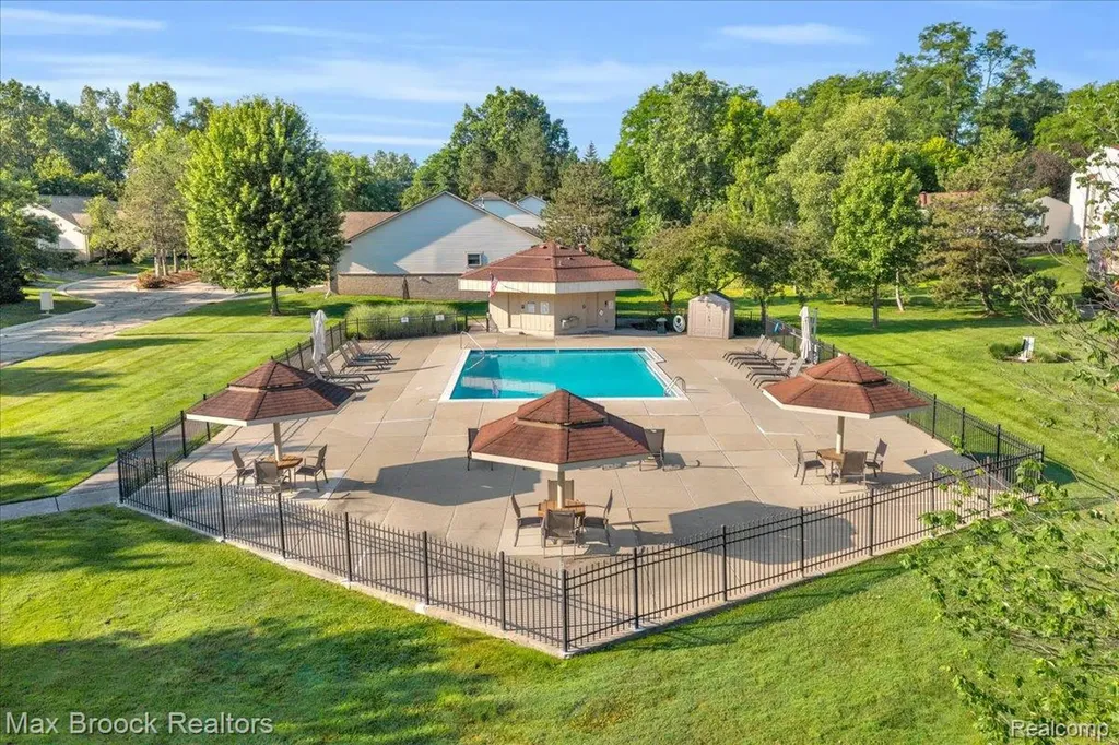 5229 Simpson Lake Road West Bloomfield Charter Township MI 48323