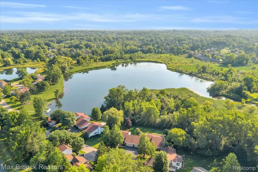 5229 Simpson Lake Road West Bloomfield Charter Township MI 48323