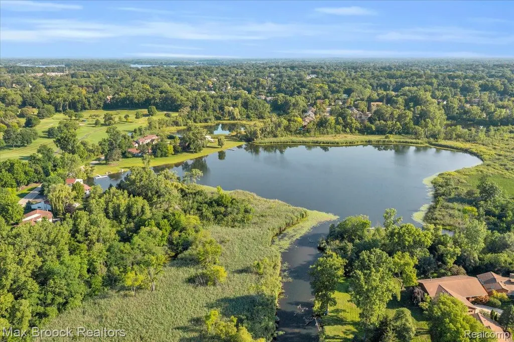 5229 Simpson Lake Road West Bloomfield Charter Township MI 48323