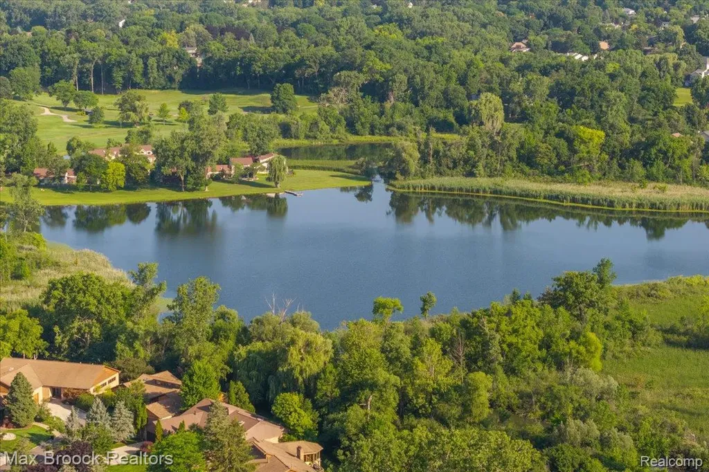 5229 Simpson Lake Road West Bloomfield Charter Township MI 48323