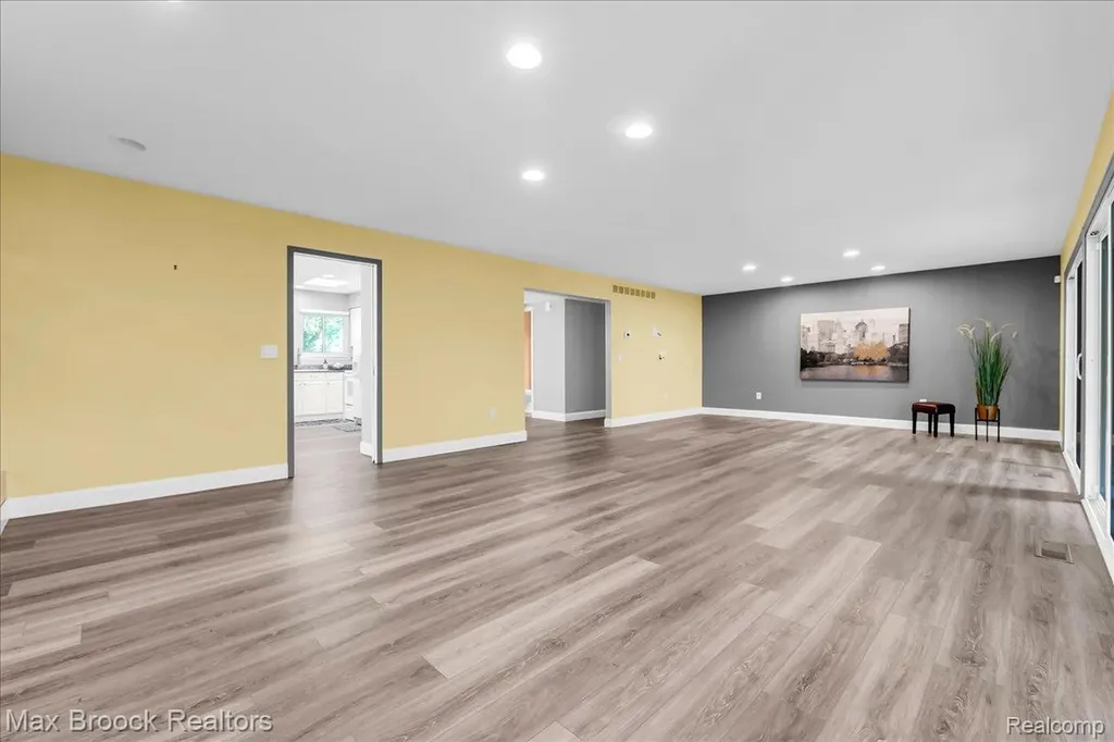 5229 Simpson Lake Road West Bloomfield Charter Township MI 48323