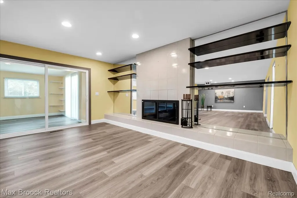 5229 Simpson Lake Road West Bloomfield Charter Township MI 48323