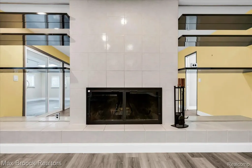 5229 Simpson Lake Road West Bloomfield Charter Township MI 48323