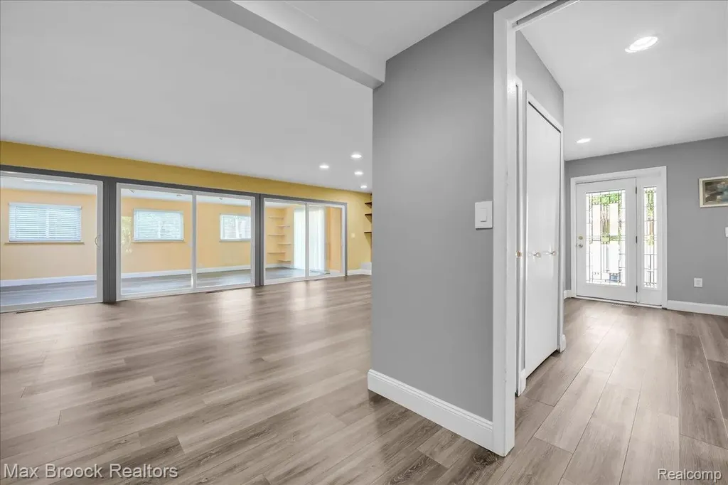 5229 Simpson Lake Road West Bloomfield Charter Township MI 48323