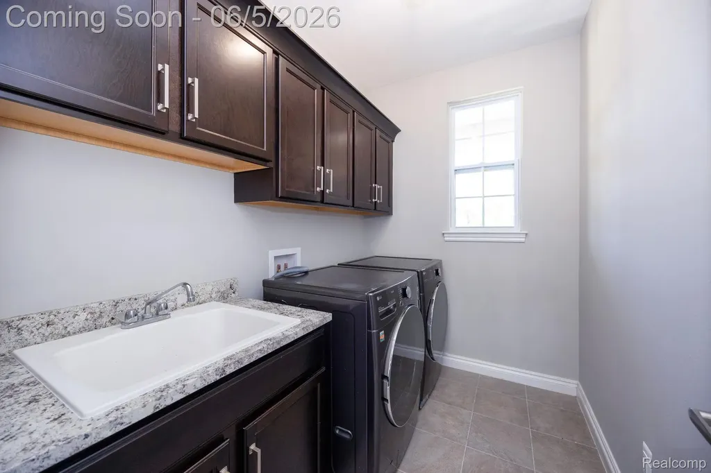 57558 Stoneleigh Drive Lyon Charter Township MI 48178
