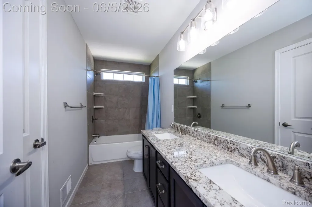 57558 Stoneleigh Drive Lyon Charter Township MI 48178