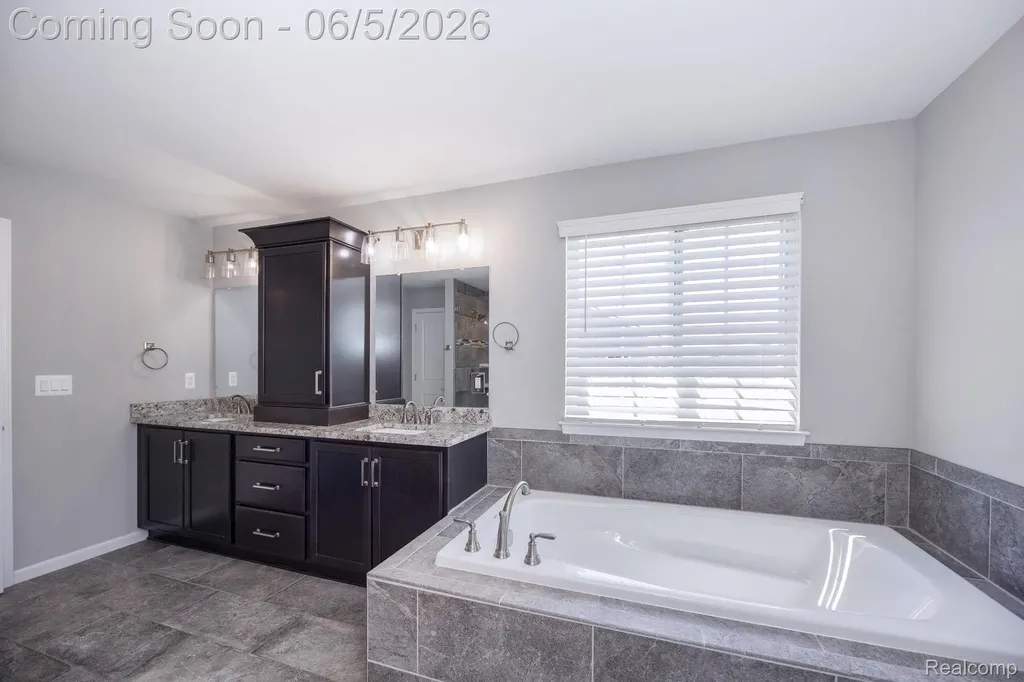57558 Stoneleigh Drive Lyon Charter Township MI 48178