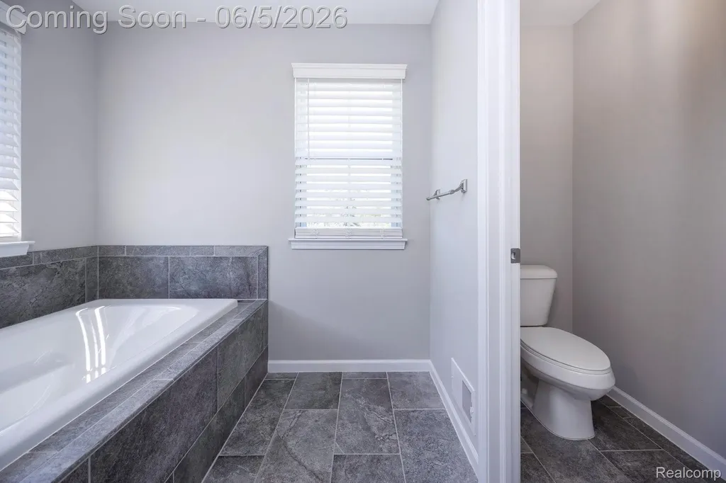 57558 Stoneleigh Drive Lyon Charter Township MI 48178