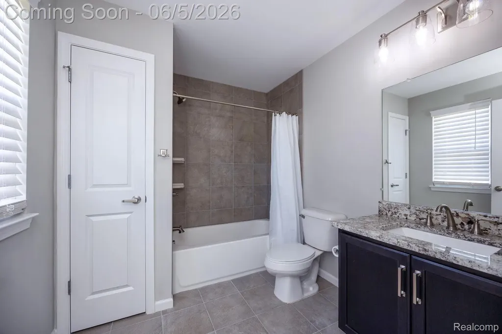 57558 Stoneleigh Drive Lyon Charter Township MI 48178