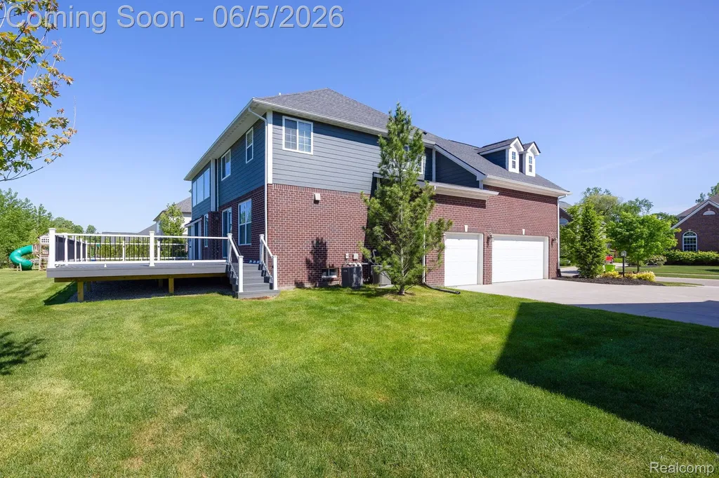 57558 Stoneleigh Drive Lyon Charter Township MI 48178