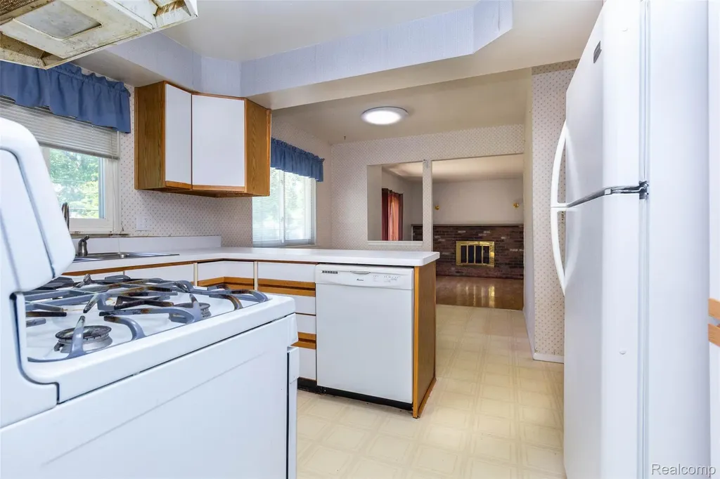 21581 Birchwood Street N Farmington City MI 48336