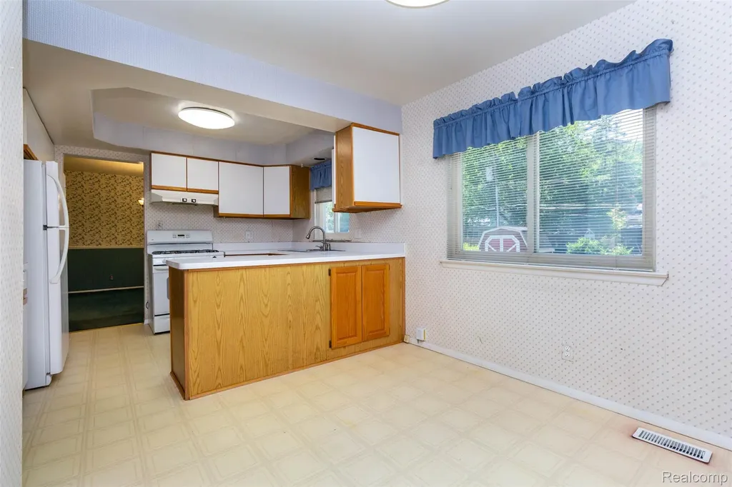 21581 Birchwood Street N Farmington City MI 48336