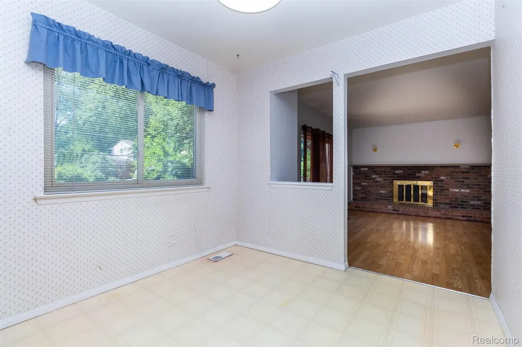 21581 Birchwood Street N Farmington City MI 48336