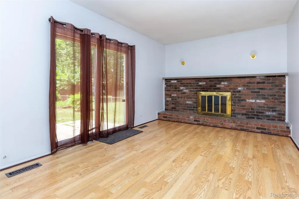 21581 Birchwood Street N Farmington City MI 48336