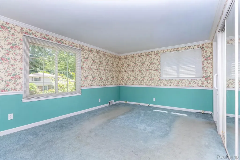 21581 Birchwood Street N Farmington City MI 48336