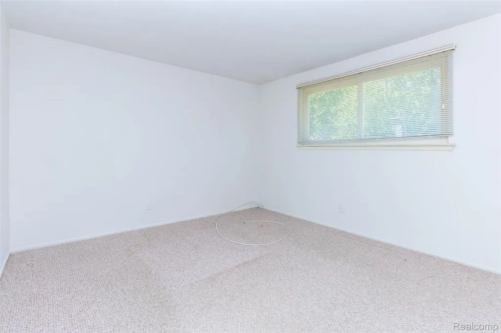 21581 Birchwood Street N Farmington City MI 48336