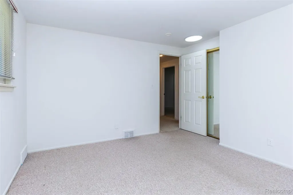 21581 Birchwood Street N Farmington City MI 48336