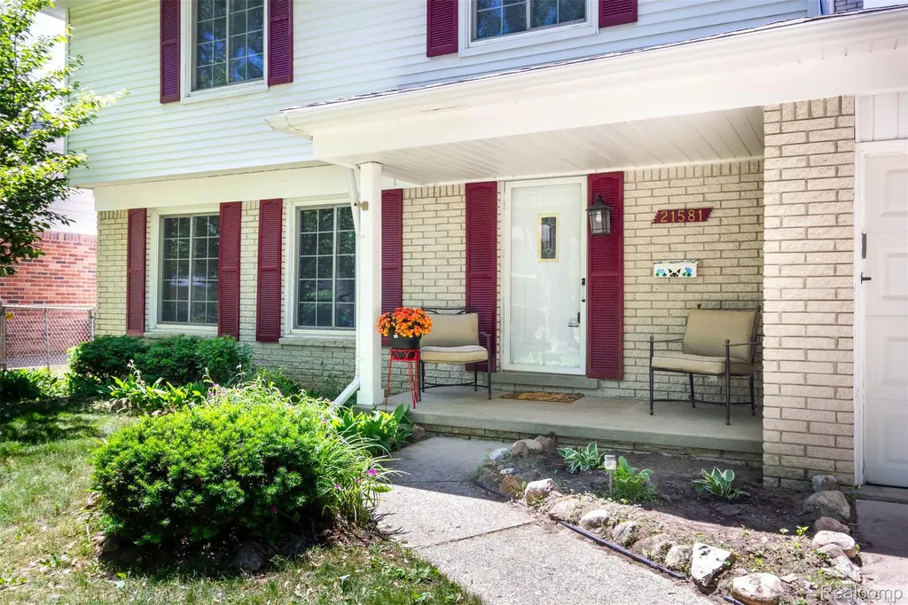 21581 Birchwood Street N Farmington City MI 48336