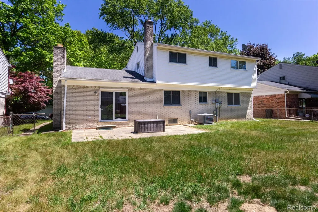 21581 Birchwood Street N Farmington City MI 48336