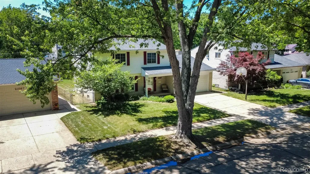 21581 Birchwood Street N Farmington City MI 48336