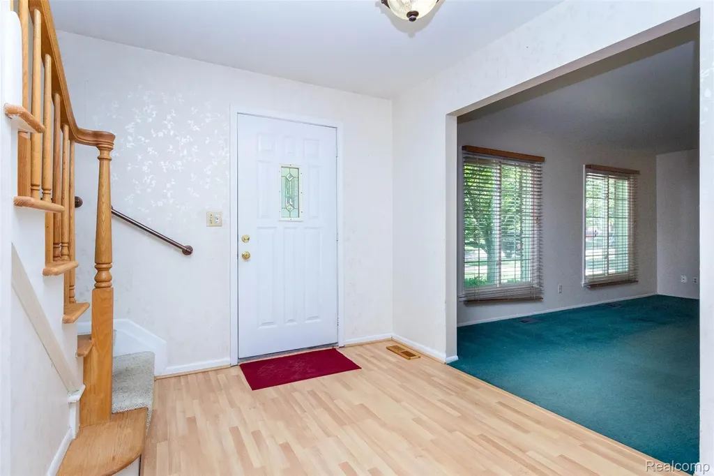 21581 Birchwood Street N Farmington City MI 48336