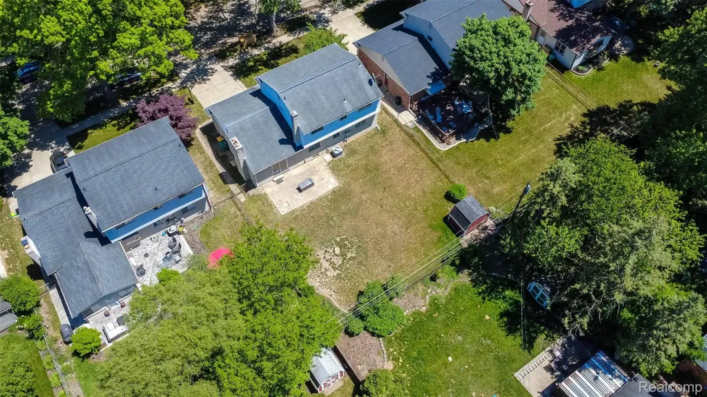 21581 Birchwood Street N Farmington City MI 48336