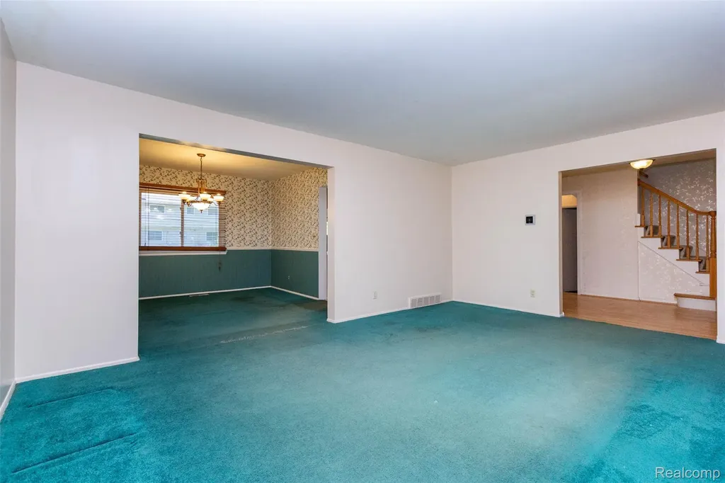 21581 Birchwood Street N Farmington City MI 48336