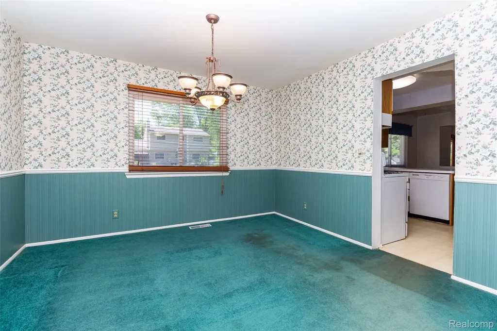 21581 Birchwood Street N Farmington City MI 48336