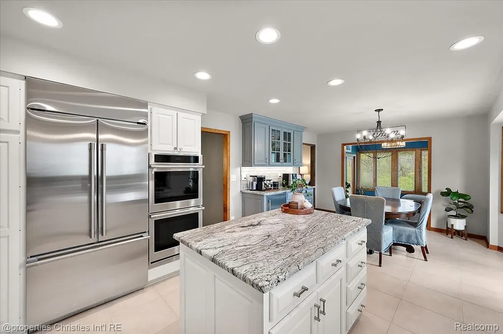1071 Woodbridge Lane Oakland Charter Township MI 48306