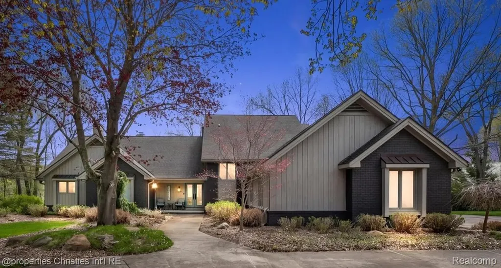 1071 Woodbridge Lane Oakland Charter Township MI 48306