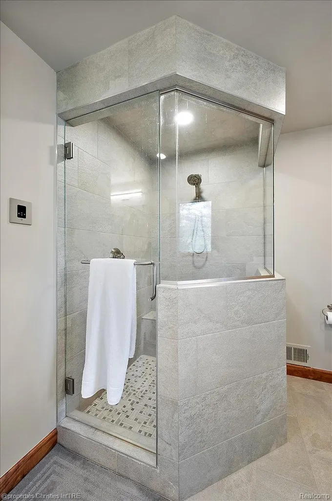 1071 Woodbridge Lane Oakland Charter Township MI 48306