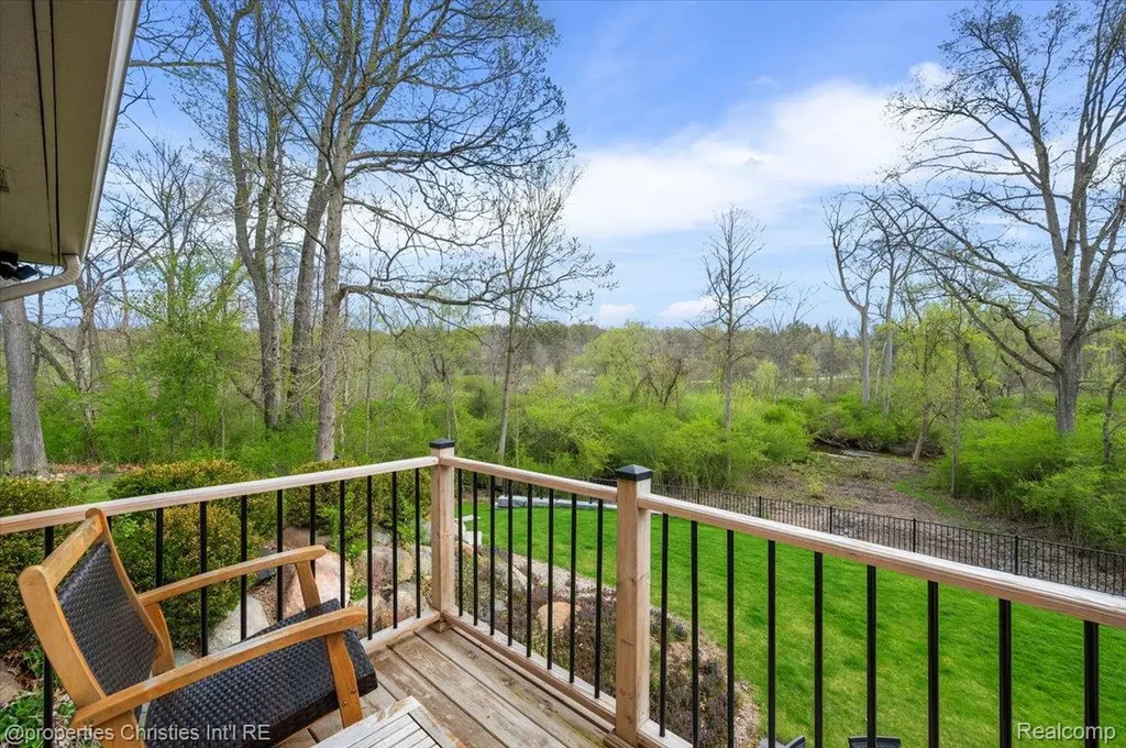 1071 Woodbridge Lane Oakland Charter Township MI 48306