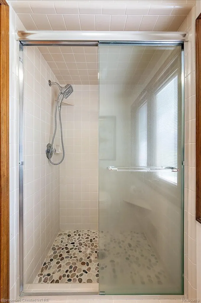 1071 Woodbridge Lane Oakland Charter Township MI 48306