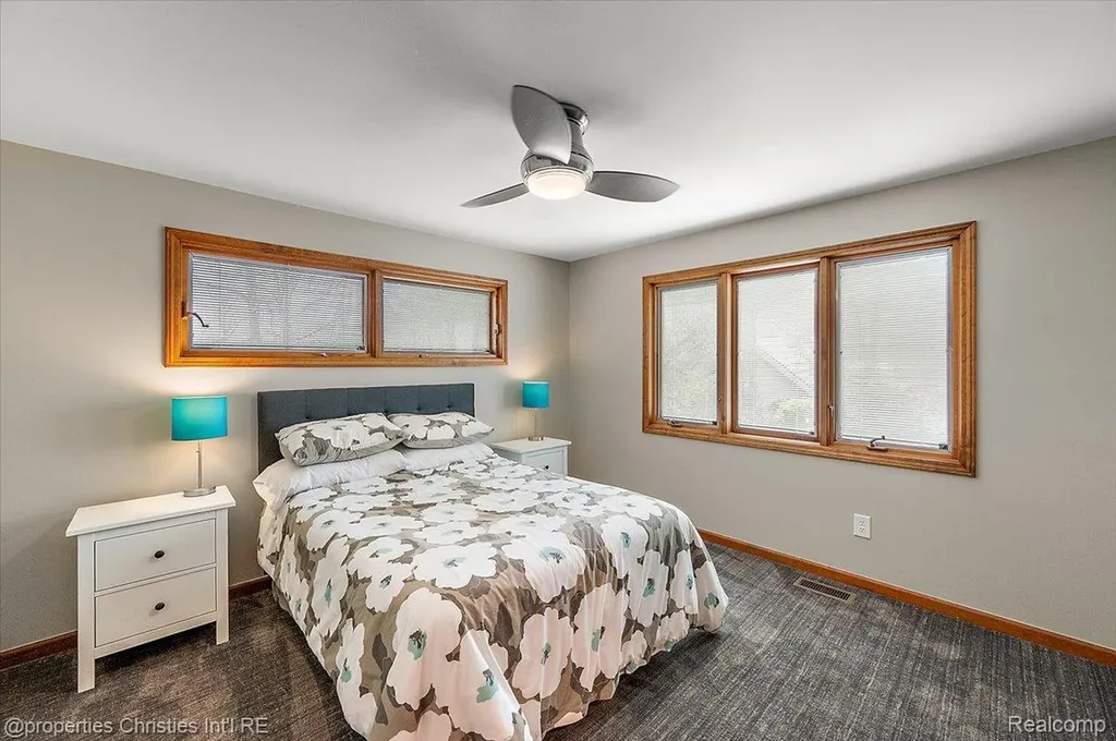 1071 Woodbridge Lane Oakland Charter Township MI 48306