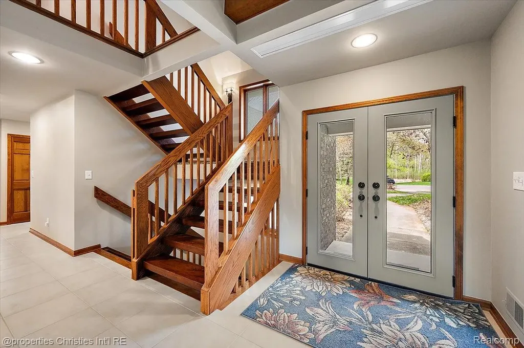1071 Woodbridge Lane Oakland Charter Township MI 48306