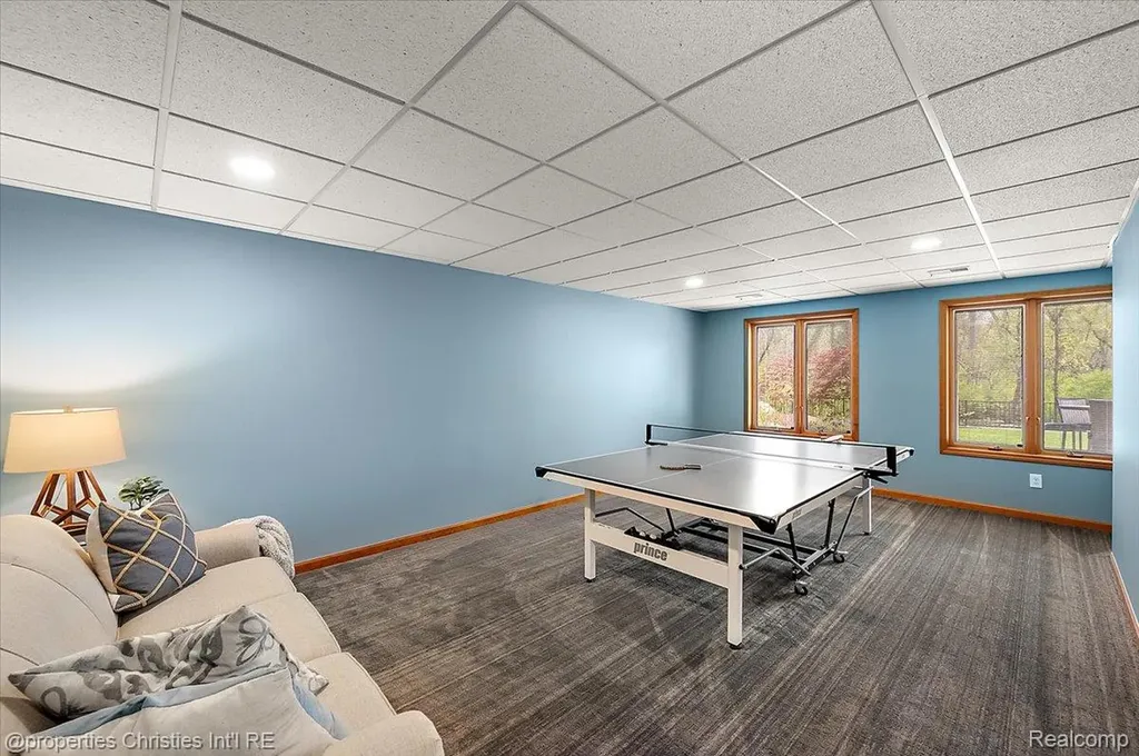 1071 Woodbridge Lane Oakland Charter Township MI 48306