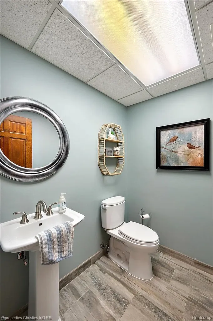 1071 Woodbridge Lane Oakland Charter Township MI 48306