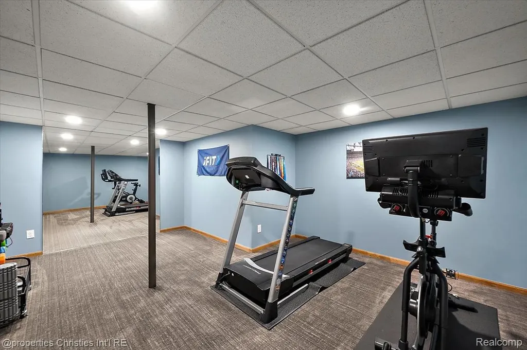 1071 Woodbridge Lane Oakland Charter Township MI 48306