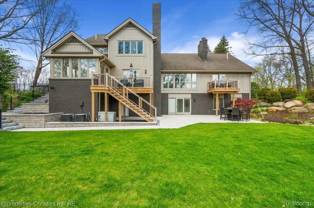 1071 Woodbridge Lane Oakland Charter Township MI 48306