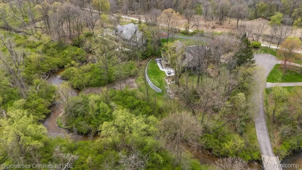 1071 Woodbridge Lane Oakland Charter Township MI 48306