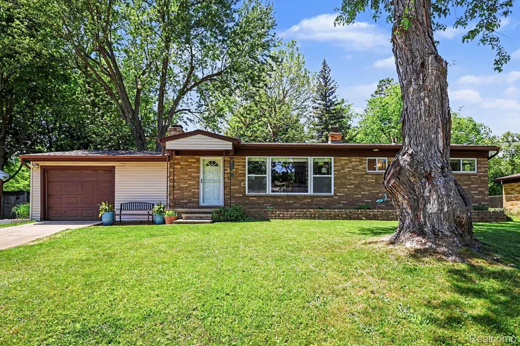 5603 Hallendale Road Meridian Charter Township MI 48840