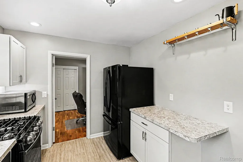 5603 Hallendale Road Meridian Charter Township MI 48840