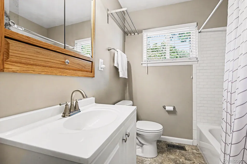 5603 Hallendale Road Meridian Charter Township MI 48840