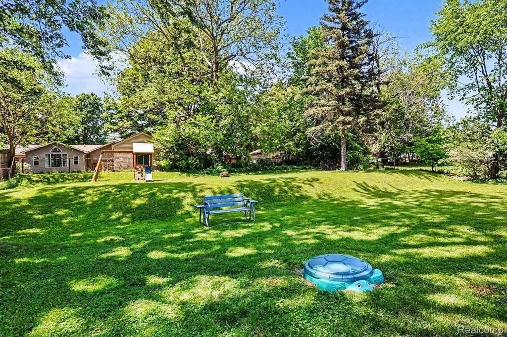 5603 Hallendale Road Meridian Charter Township MI 48840