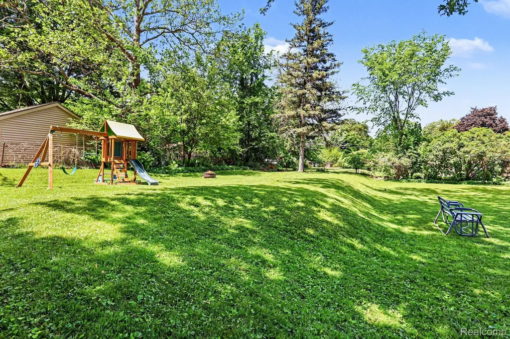 5603 Hallendale Road Meridian Charter Township MI 48840