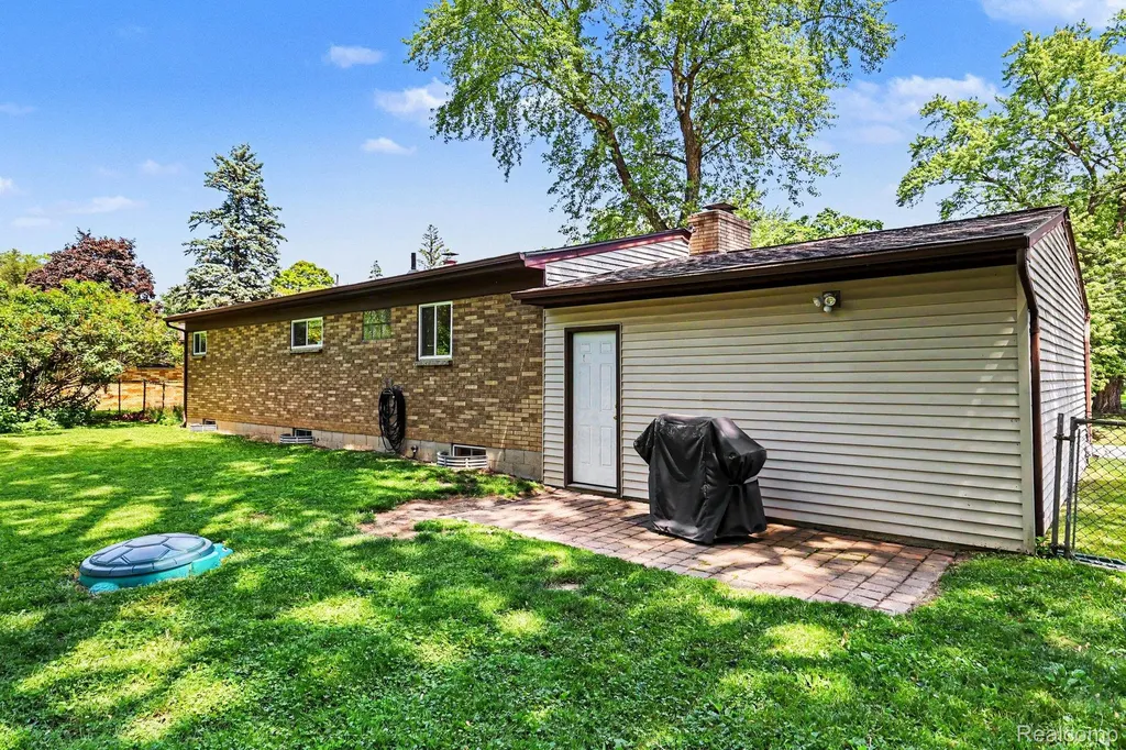5603 Hallendale Road Meridian Charter Township MI 48840